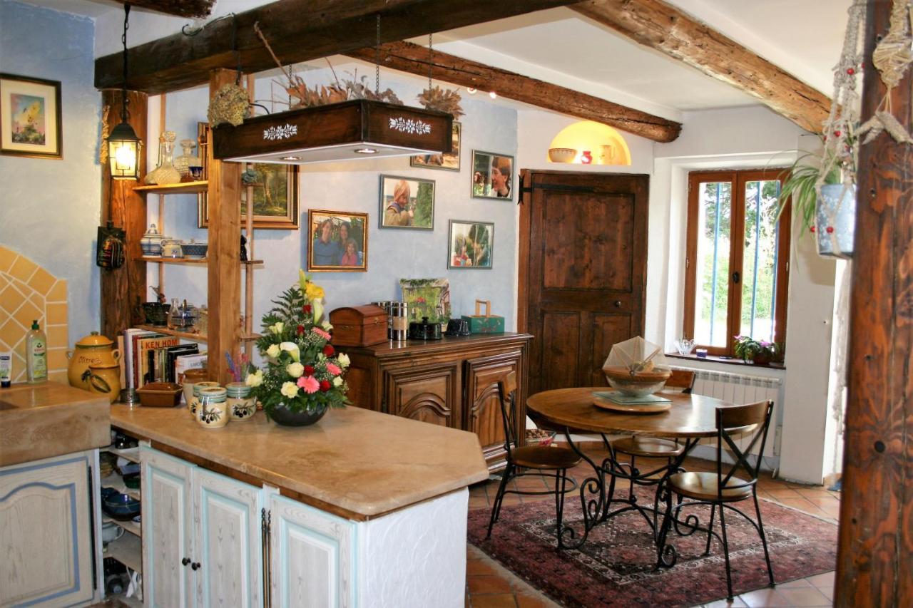 Le Mas De La Cigale Bleue, Caumont Sur Durance Екстериор снимка